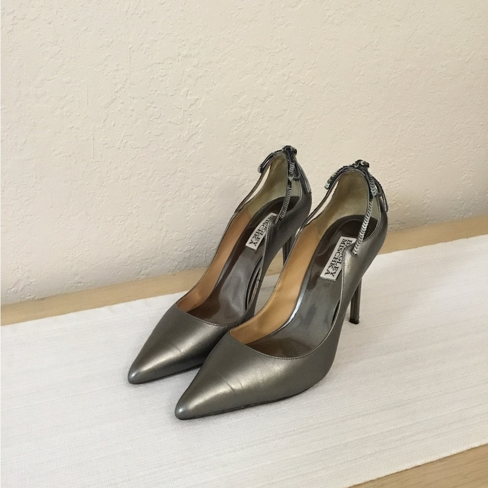Badgley Mishka Metallic Bow Heels Size 8M